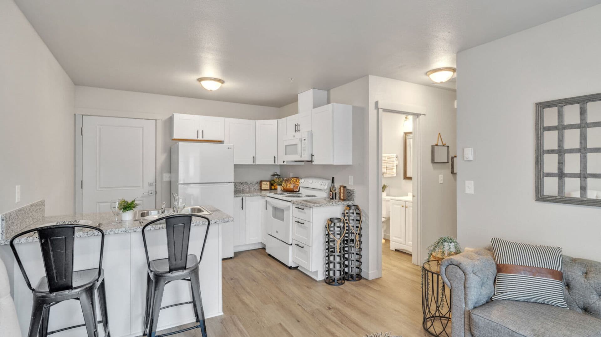 Cottage Grove Apartment: 555 N. River Rd.