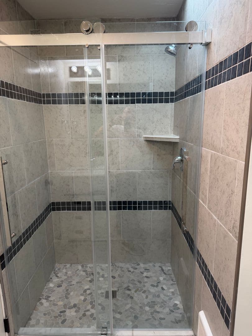 Eugene House: 240 Rose Ct. Unit B