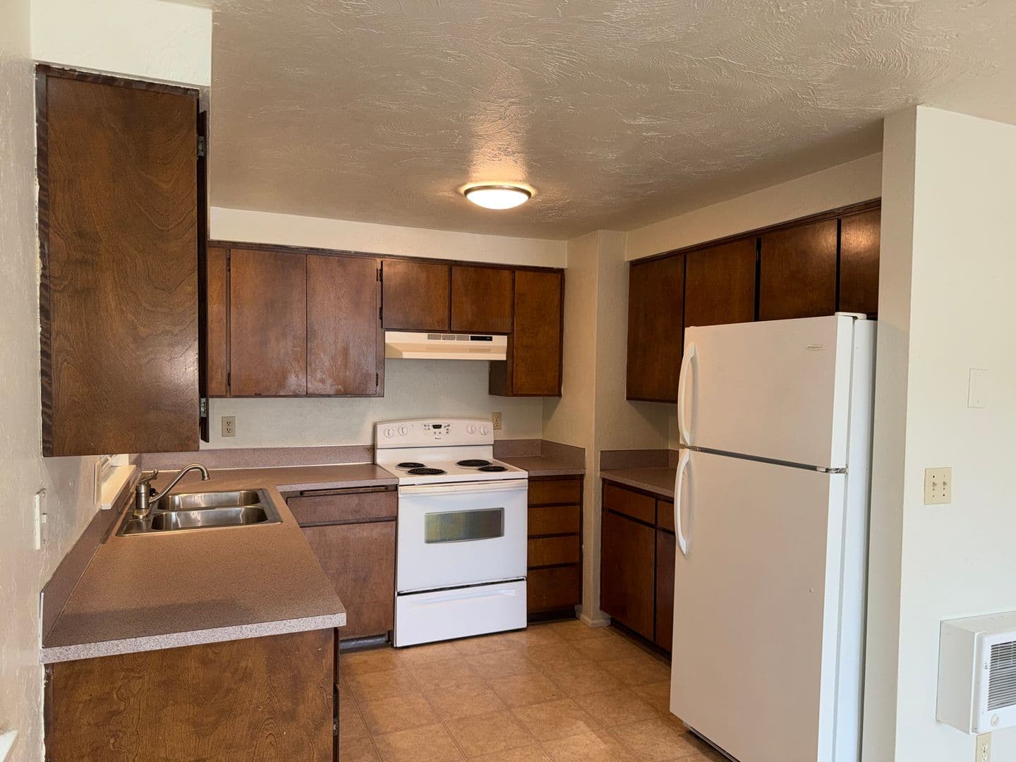 Junction City Apartment: 165 SW Kalmia St.