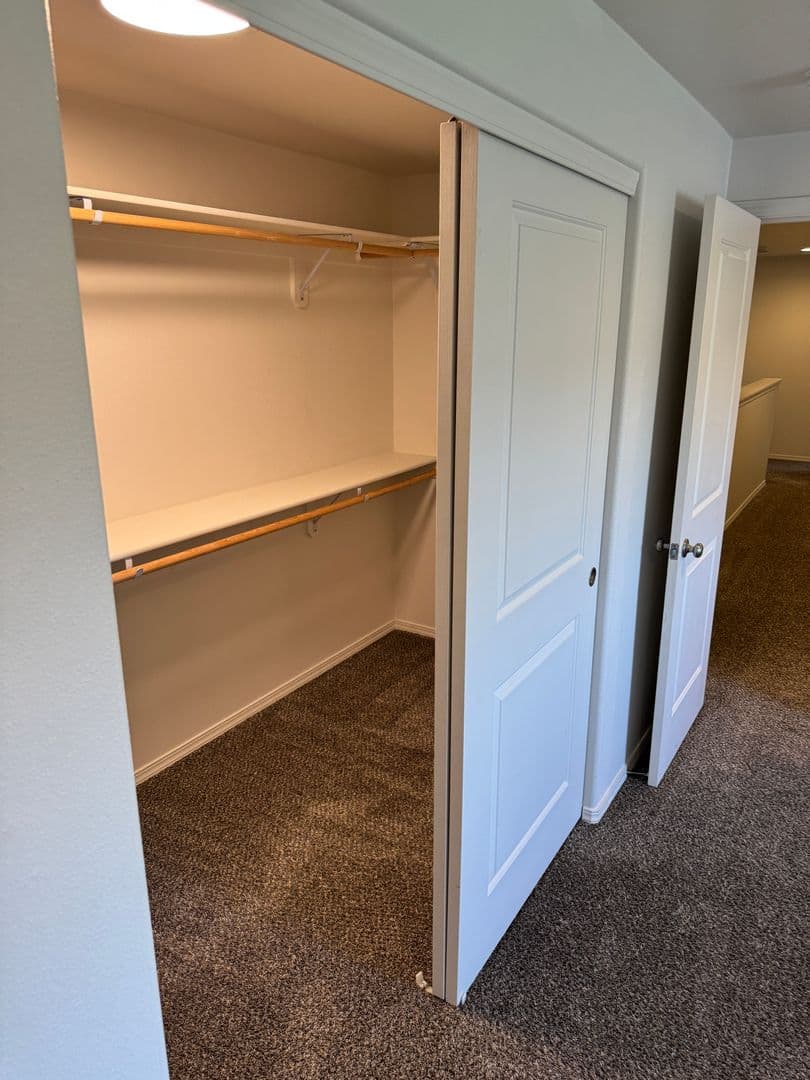Eugene House: 53 Hillview Ln. 1