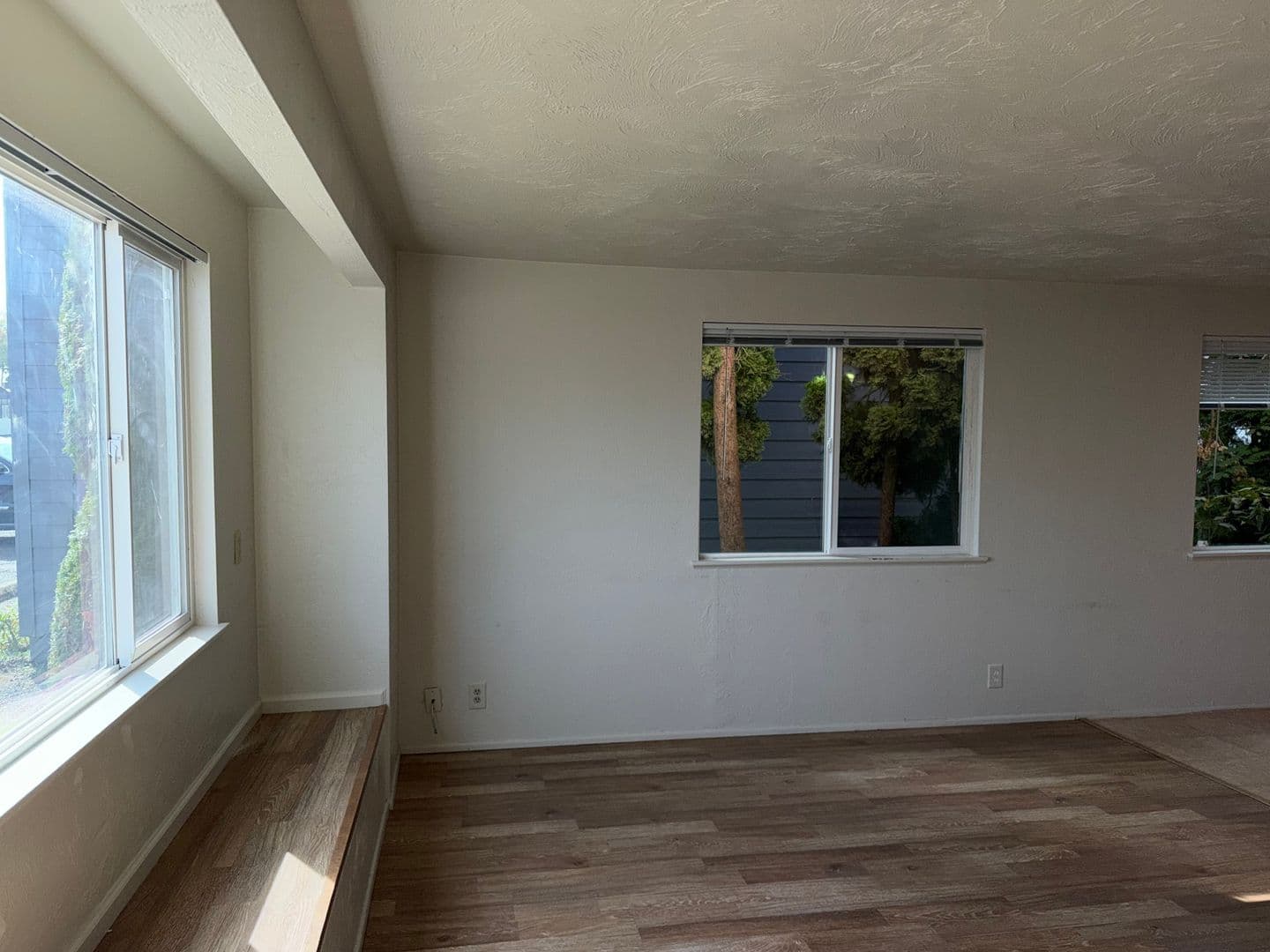 Junction City Apartment: 165 SW Kalmia St.