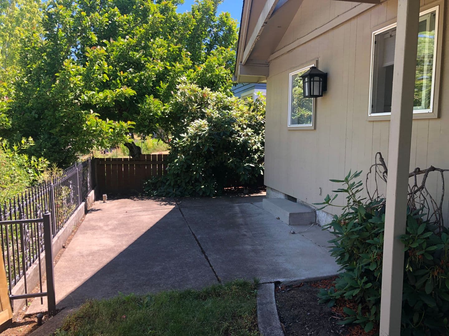 Eugene House: 2105 Washington St.