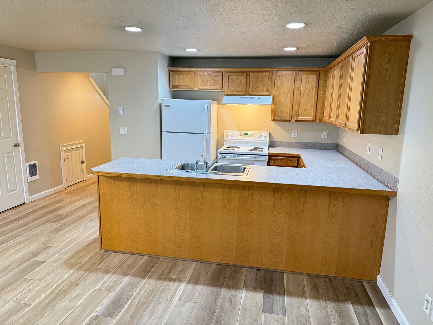 Springfield House: 5941 Aster St