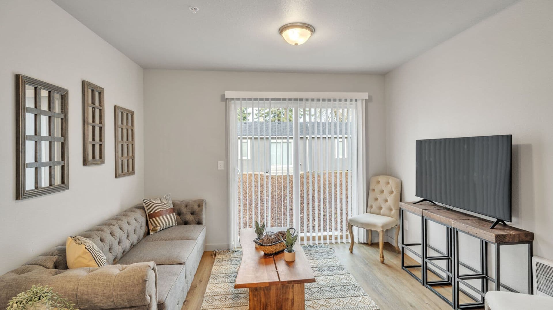 Cottage Grove Apartment: 555 N. River Rd.