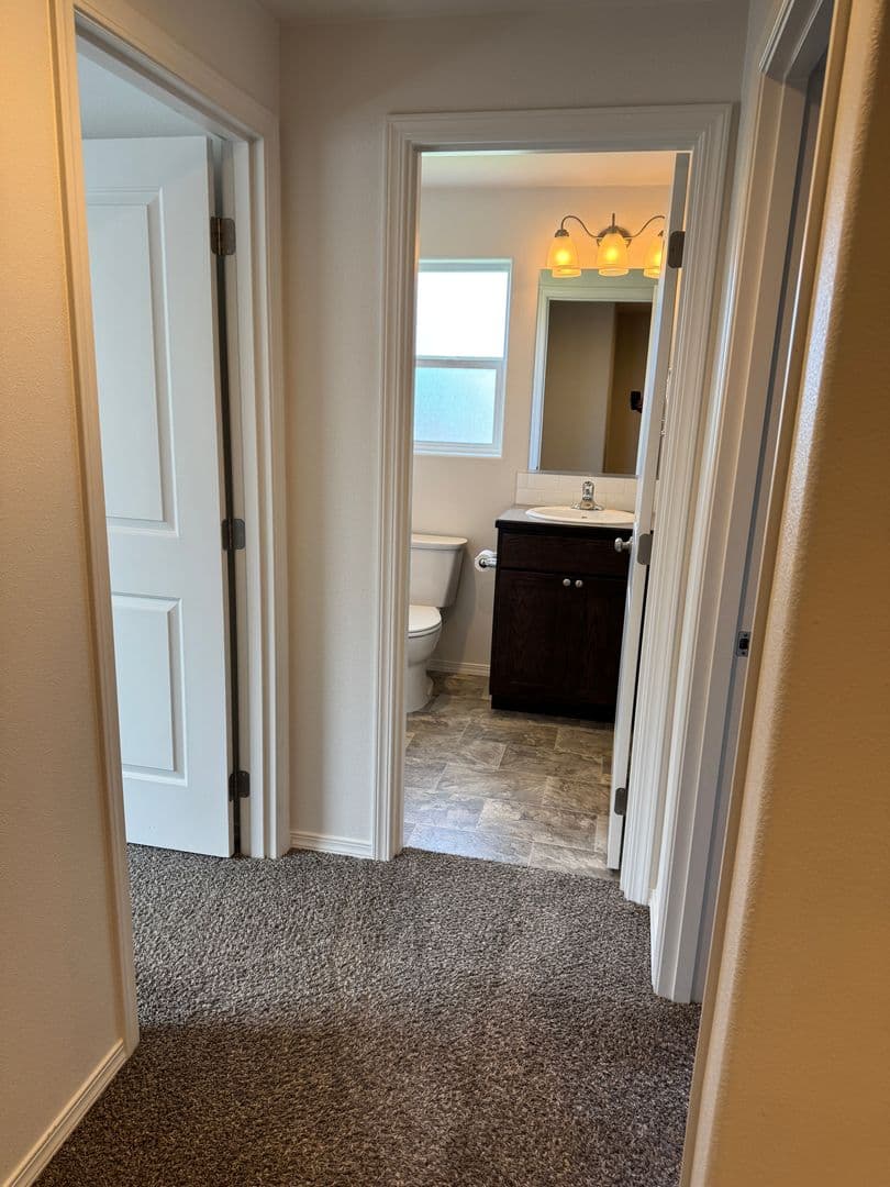 Eugene House: 53 Hillview Ln. 1