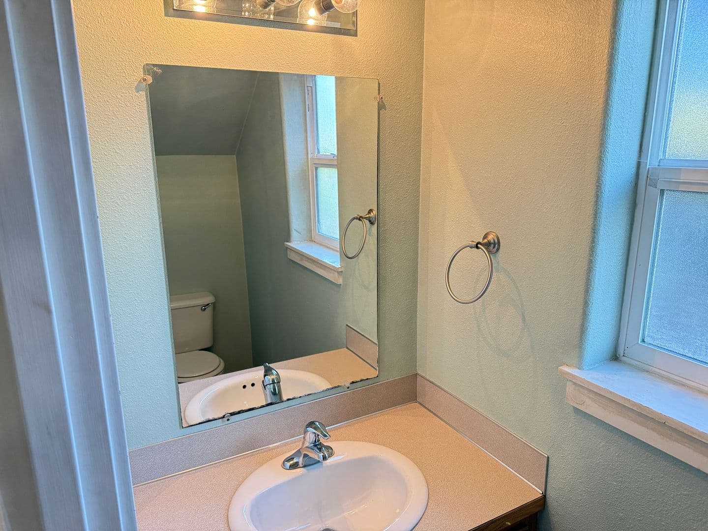 Springfield House: 5941 Aster St
