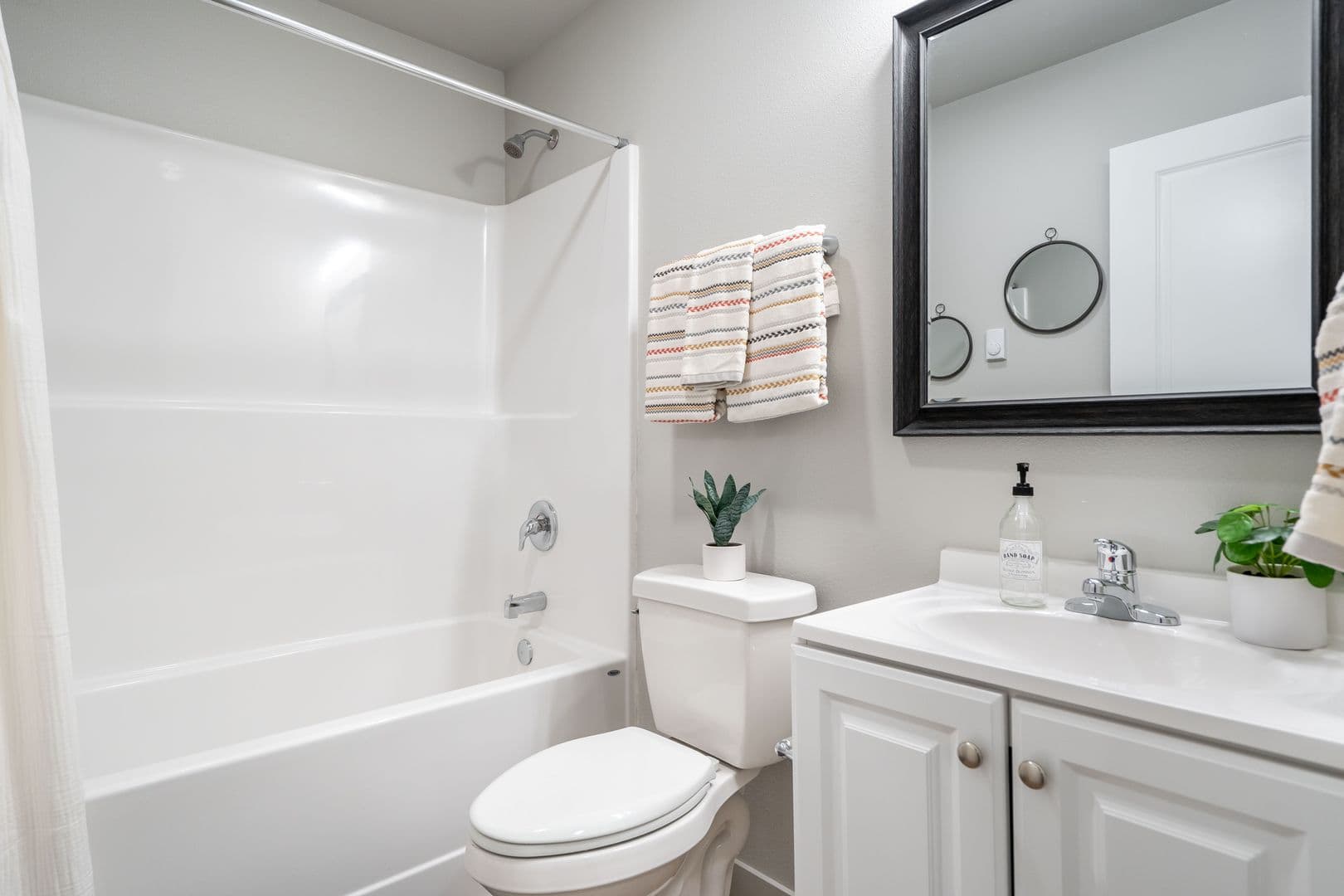 Cottage Grove Apartment: 555 N. River Rd.