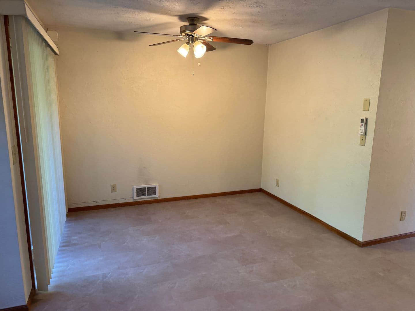 Eugene Apartment: 1609 Adkins St.