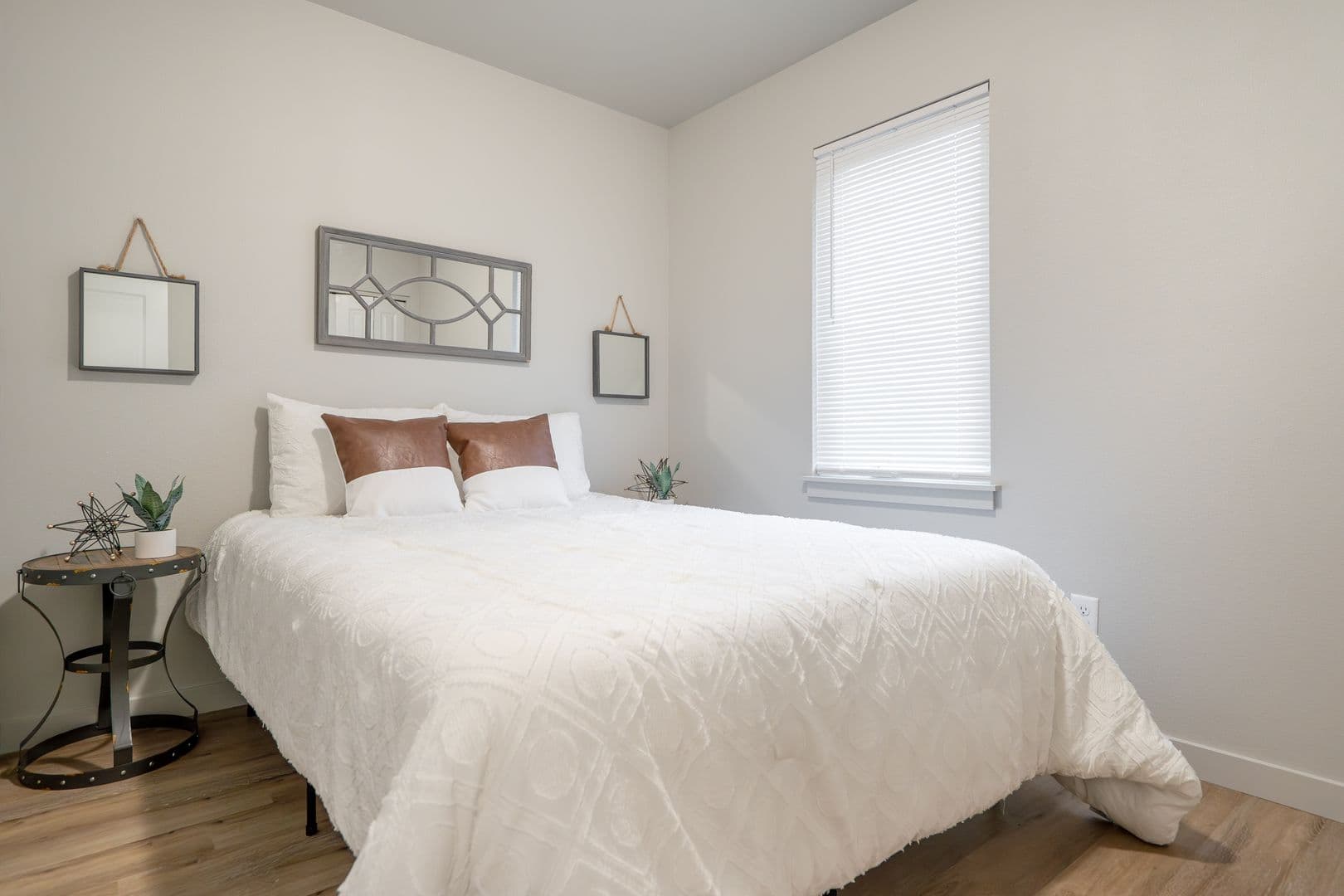 Cottage Grove Apartment: 555 N. River Rd.