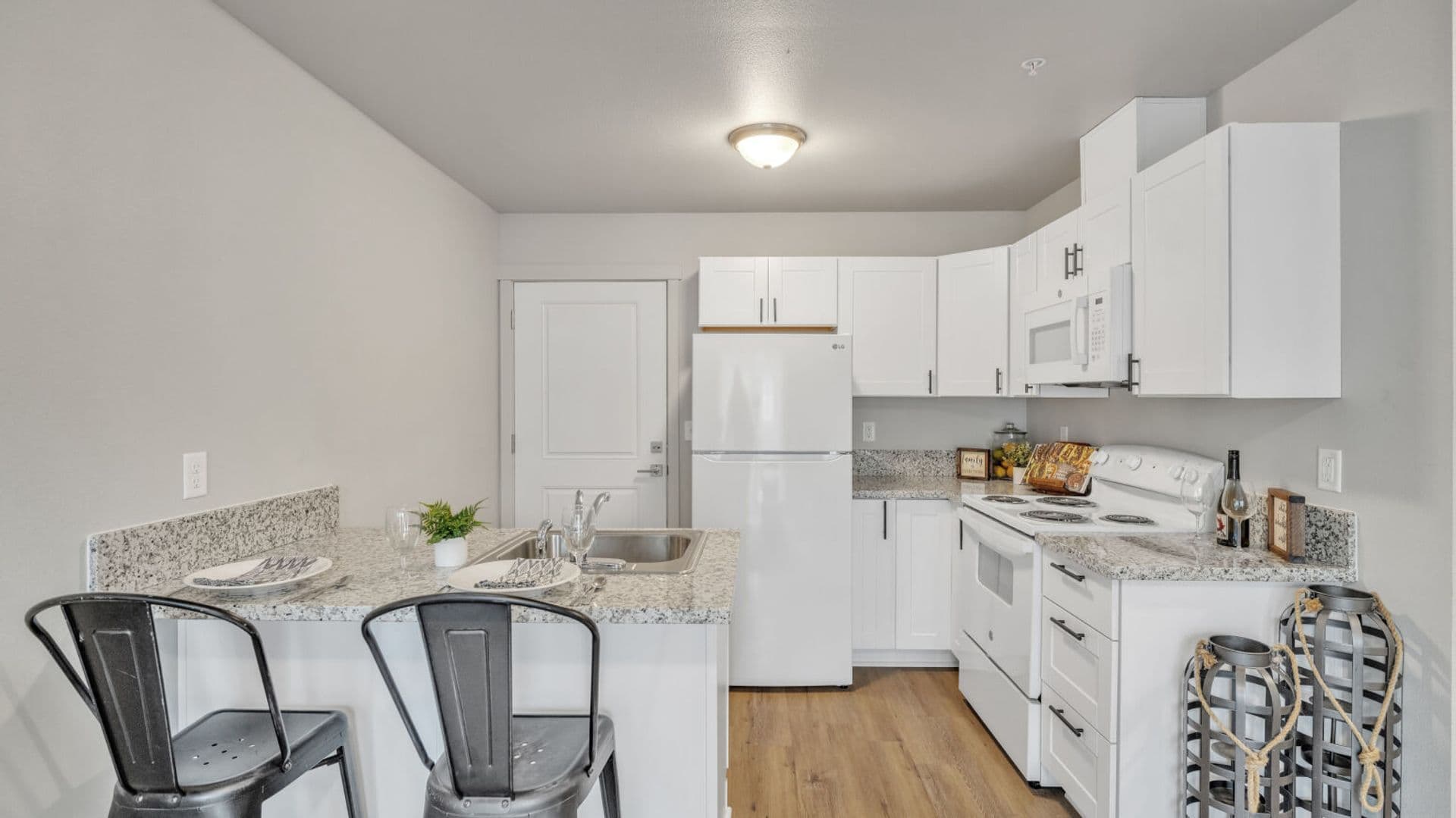 Cottage Grove Apartment: 555 N. River Rd.