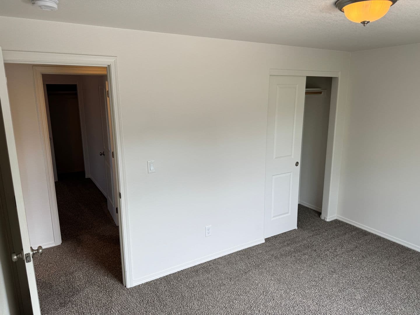 Eugene House: 53 Hillview Ln. 1