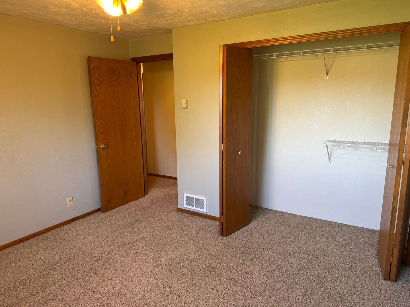 Eugene Apartment: 1609 Adkins St.