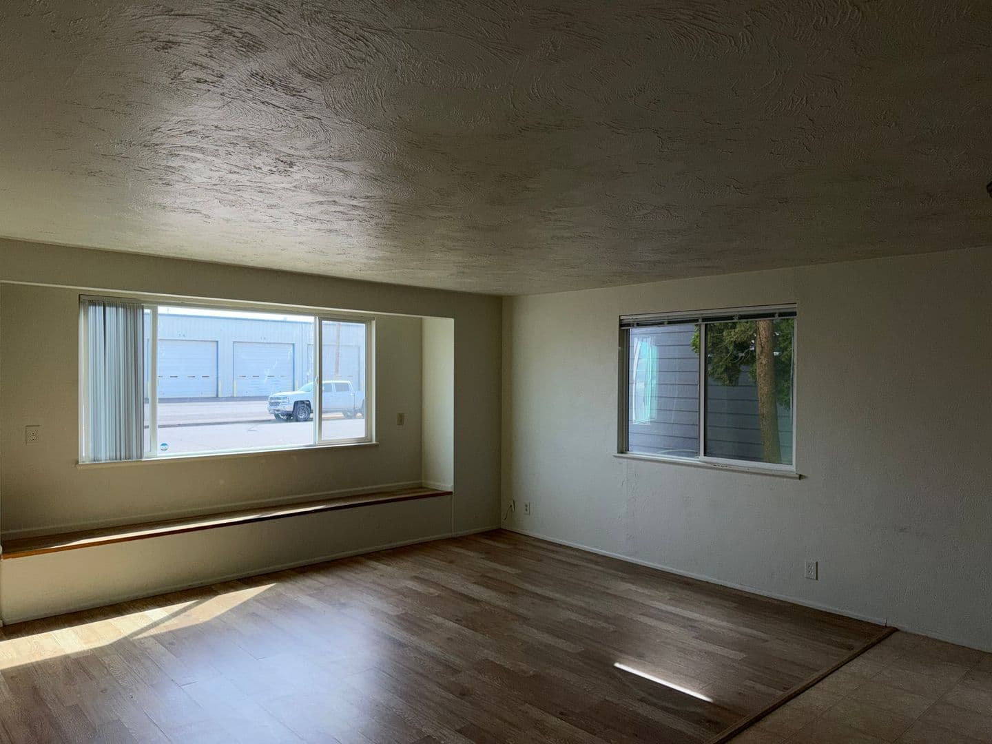 Junction City Apartment: 165 SW Kalmia St.
