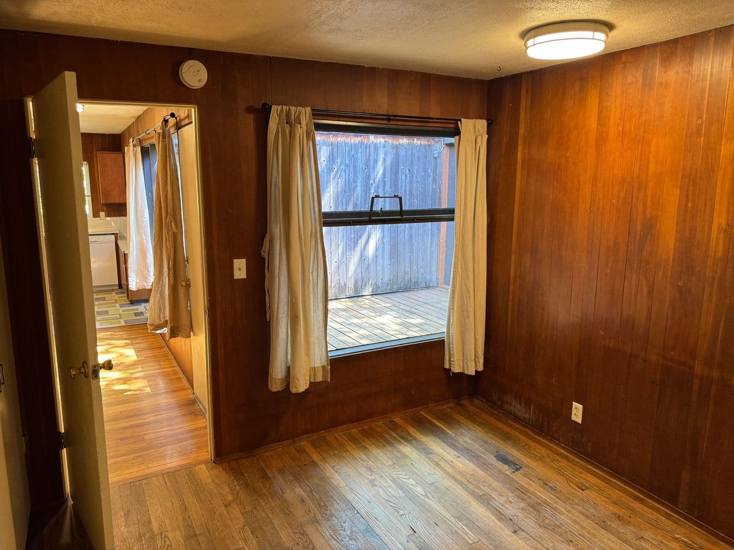 Eugene Apartment: 1873 Garden Ave.