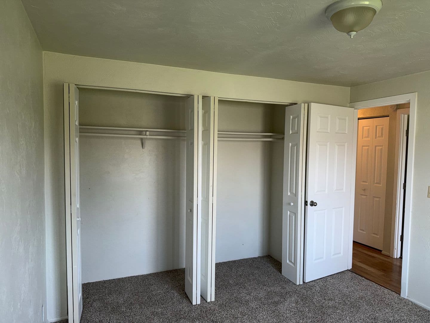 Junction City Apartment: 165 SW Kalmia St.