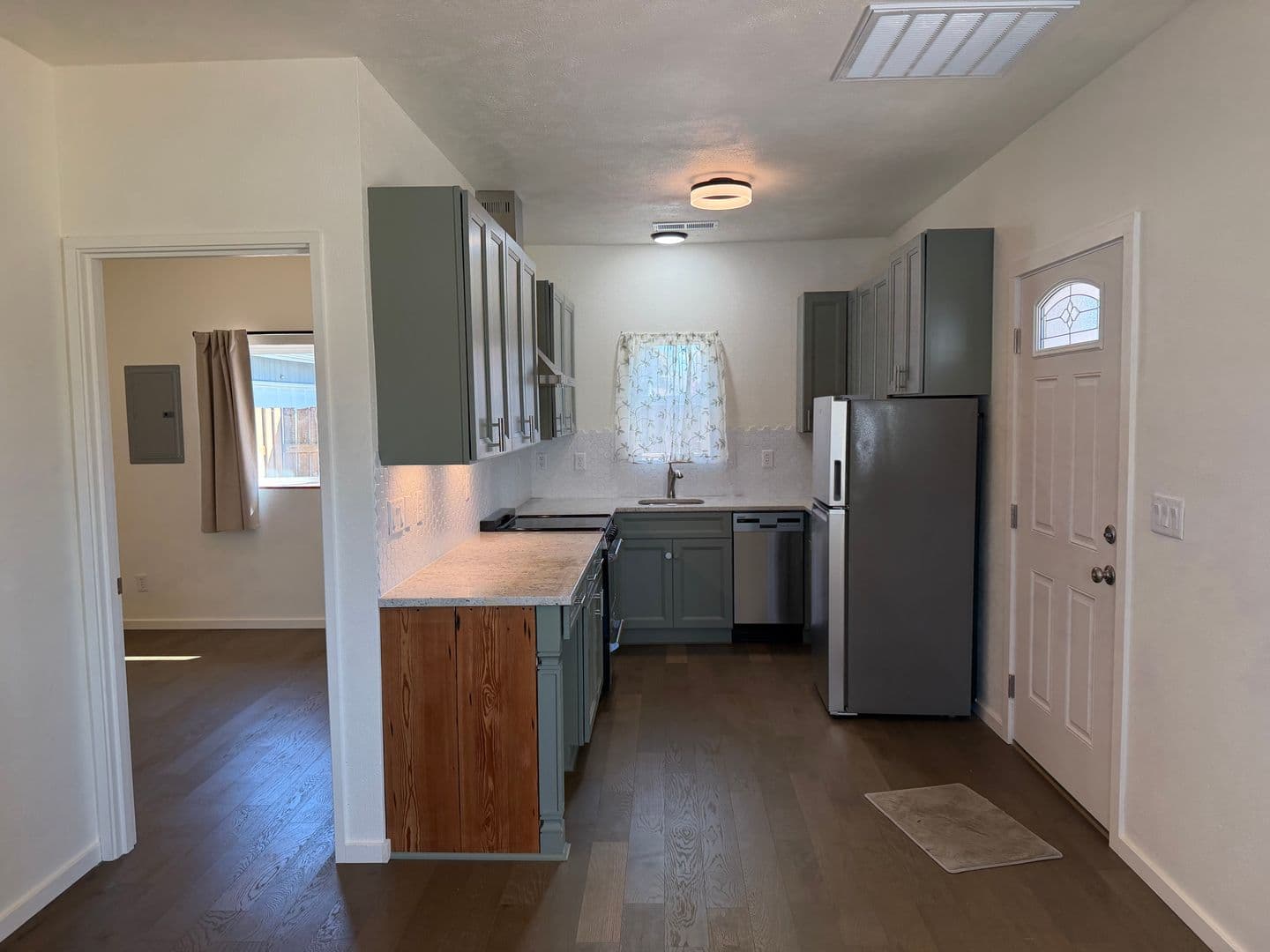 Springfield House: 579 N 51st St