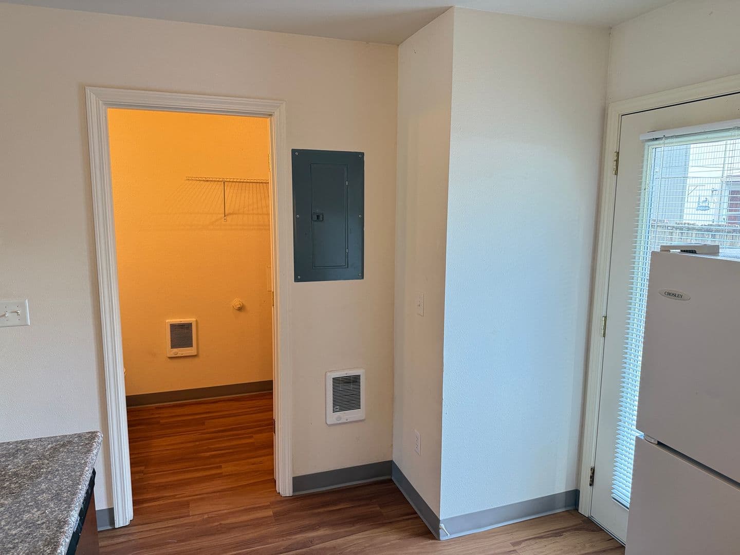 Springfield Apartment: 6280 Aster St.