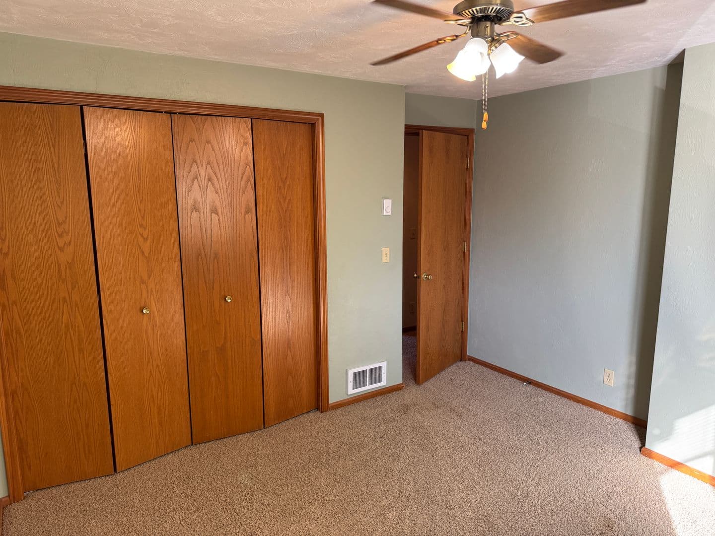 Eugene Apartment: 1609 Adkins St.