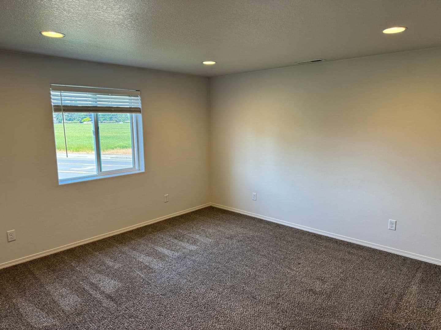 Eugene House: 53 Hillview Ln. 1