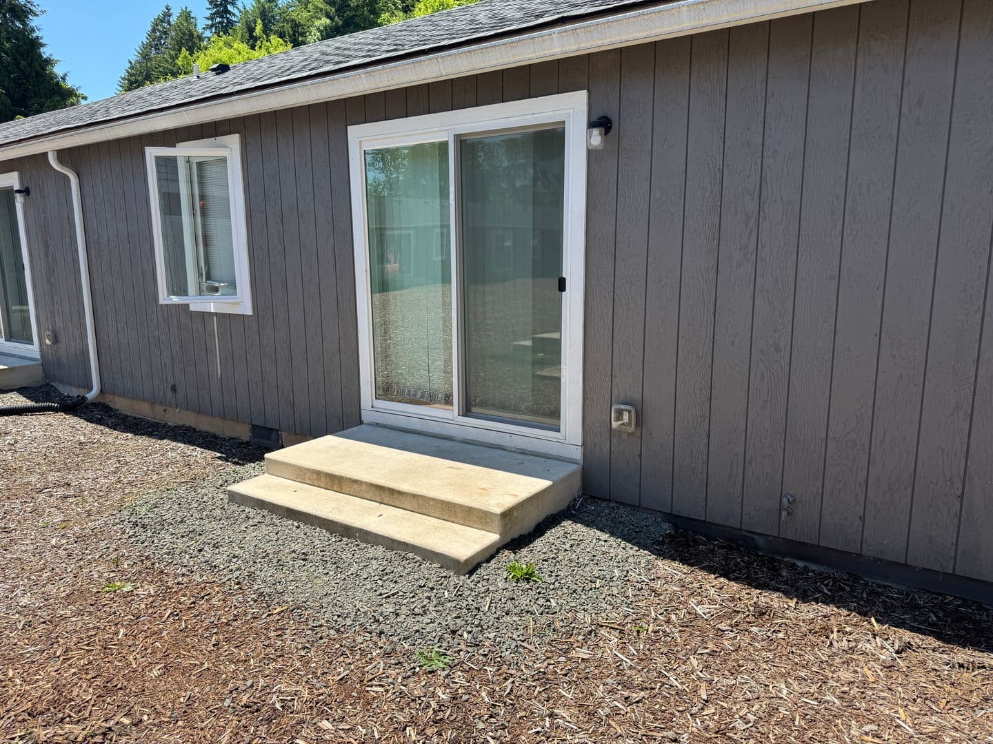Cottage Grove Apartment: 555 N. River Rd.