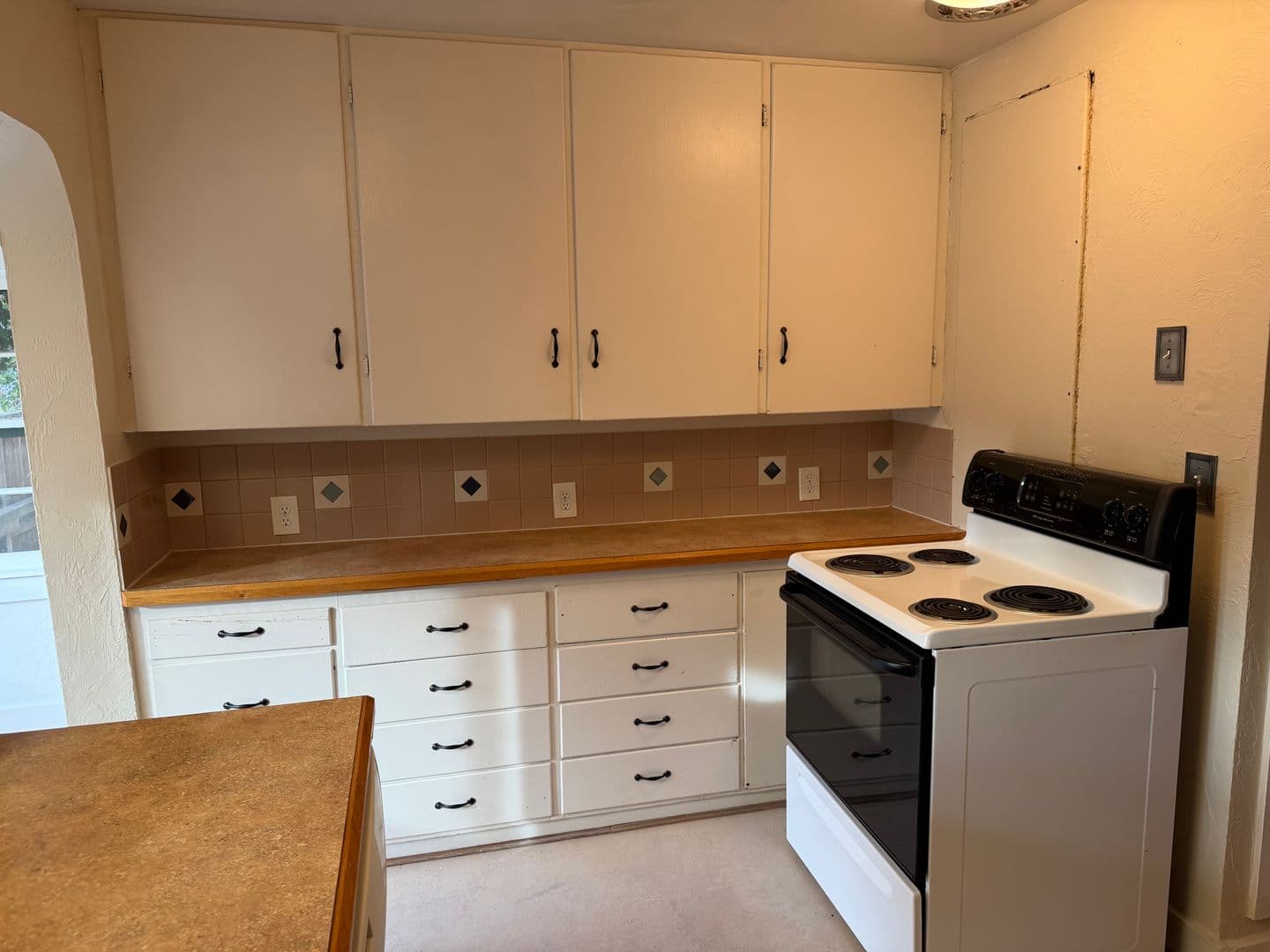 Eugene House: 1136 W 8th Ave