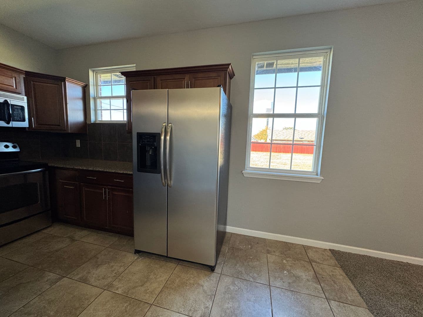 Elgin Apartment: 302 6th St