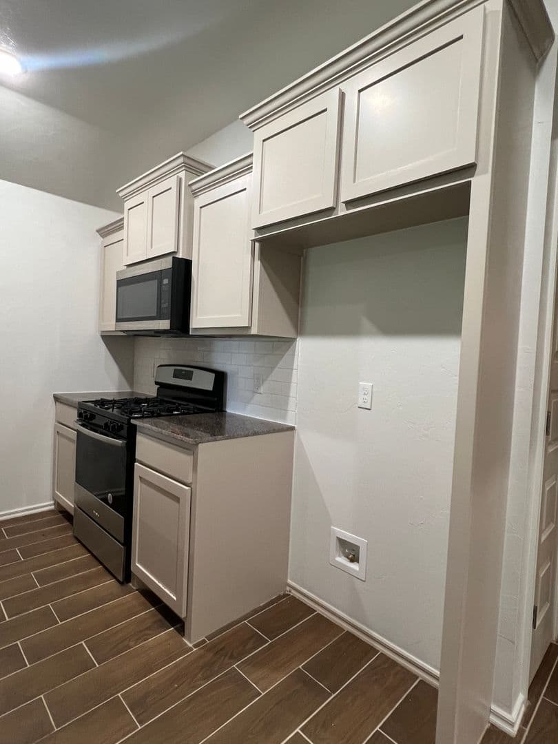 Lawton Apartment: 1210 SW New York