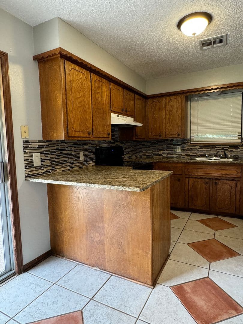 Lawton House: 5706 NW Chestnut