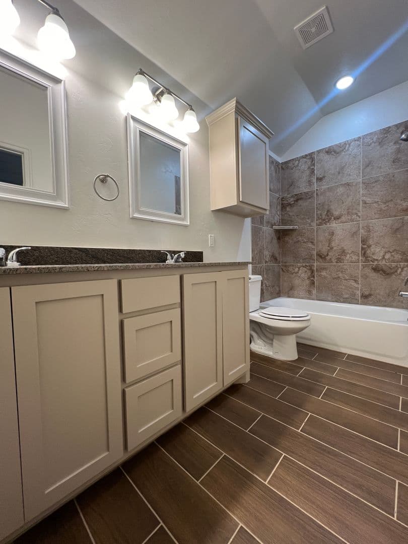 Lawton Apartment: 1210 SW New York