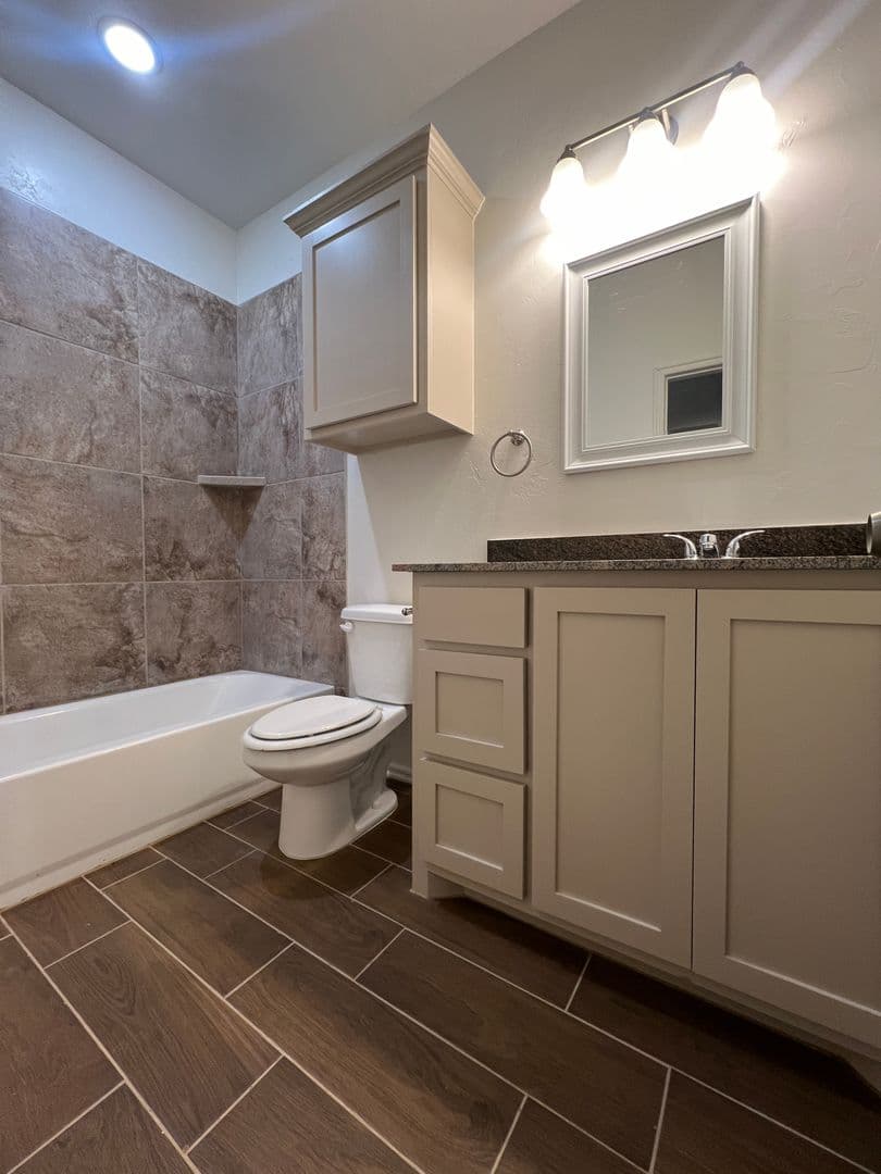 Lawton Apartment: 1210 SW New York