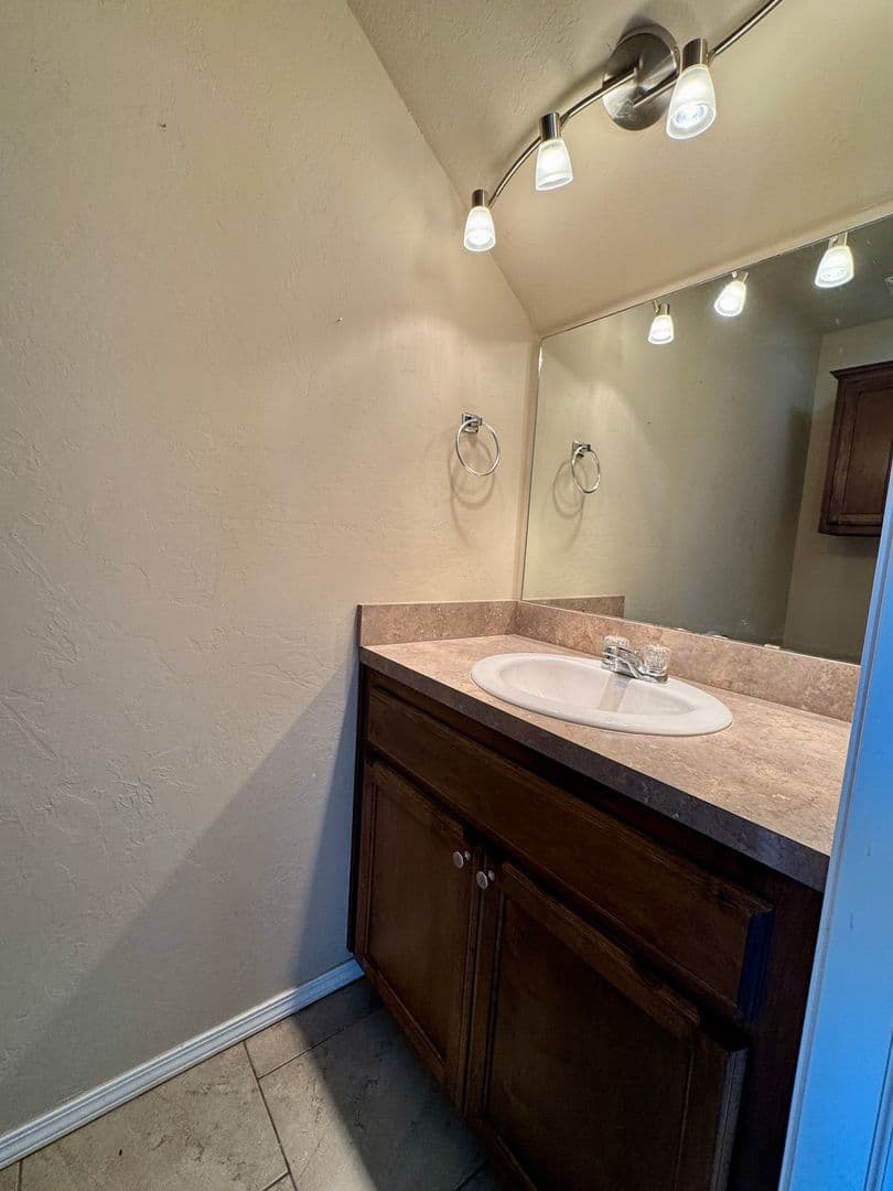 Lawton House: 1305 SW Washington