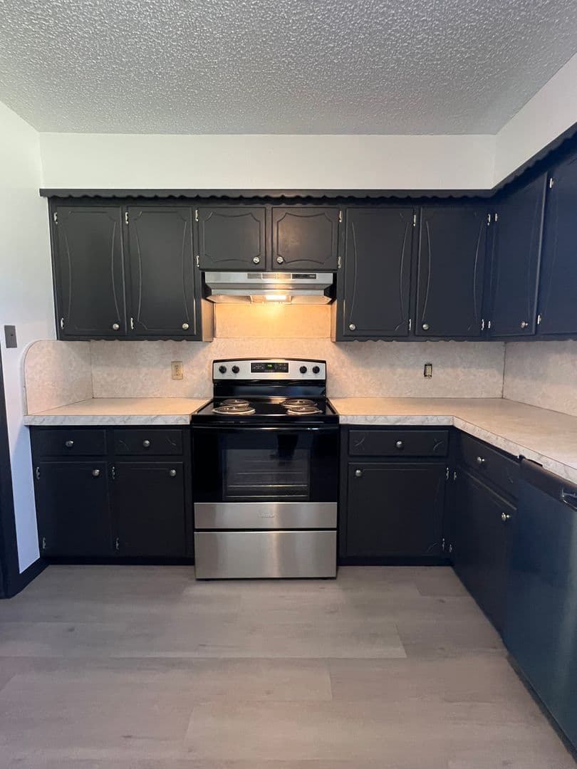 Lawton House: 1618 SE Clover Ln