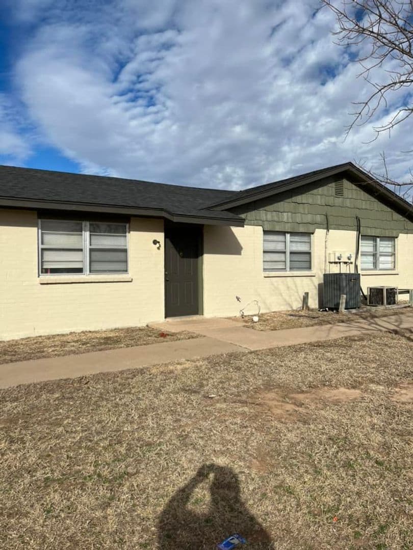 Lawton Apartment: 6709 SW Beta Ave