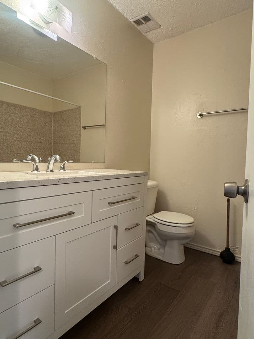 Lawton Apartment: 6709 SW Beta Ave