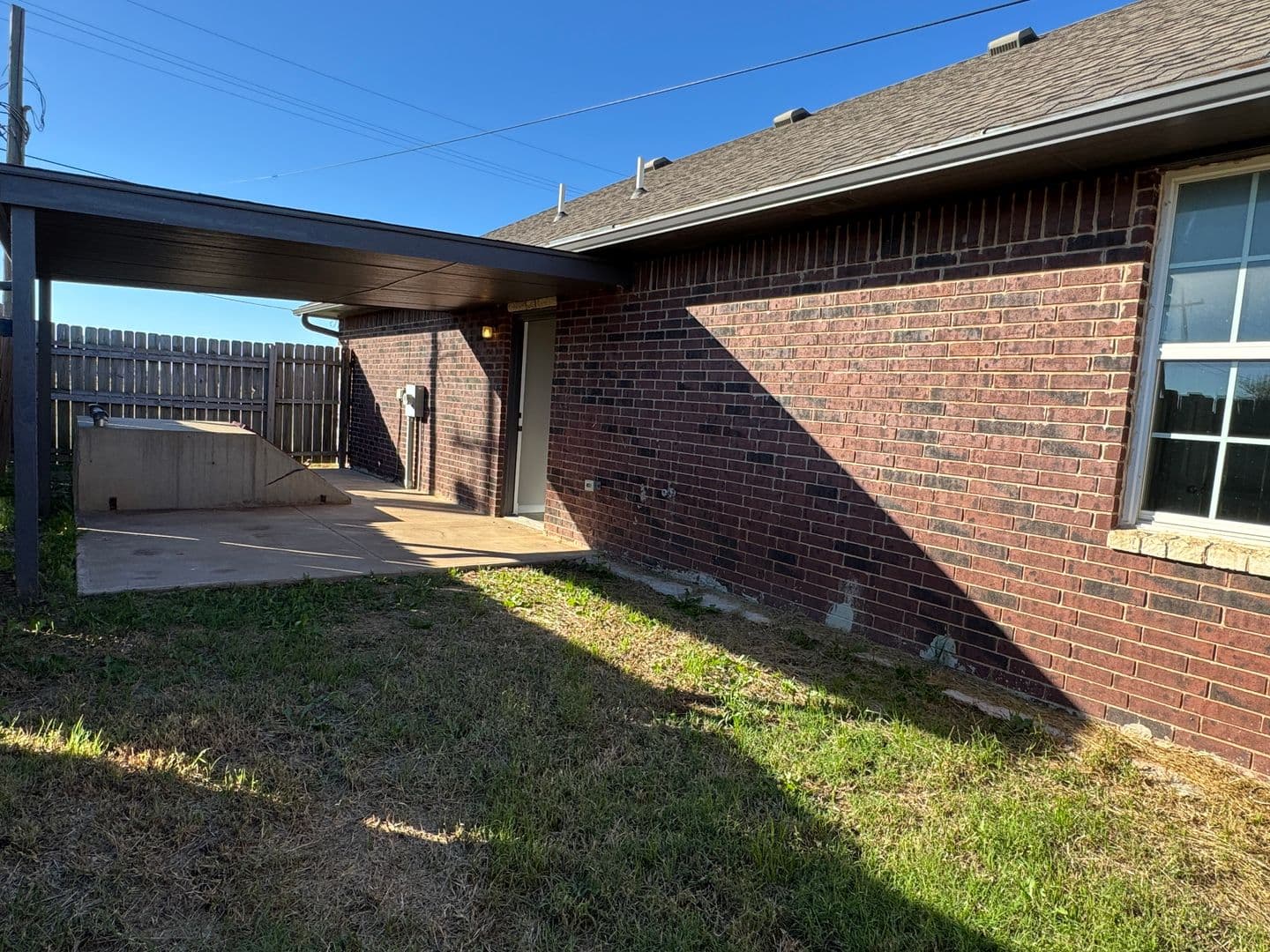 Elgin Apartment: 302 6th St