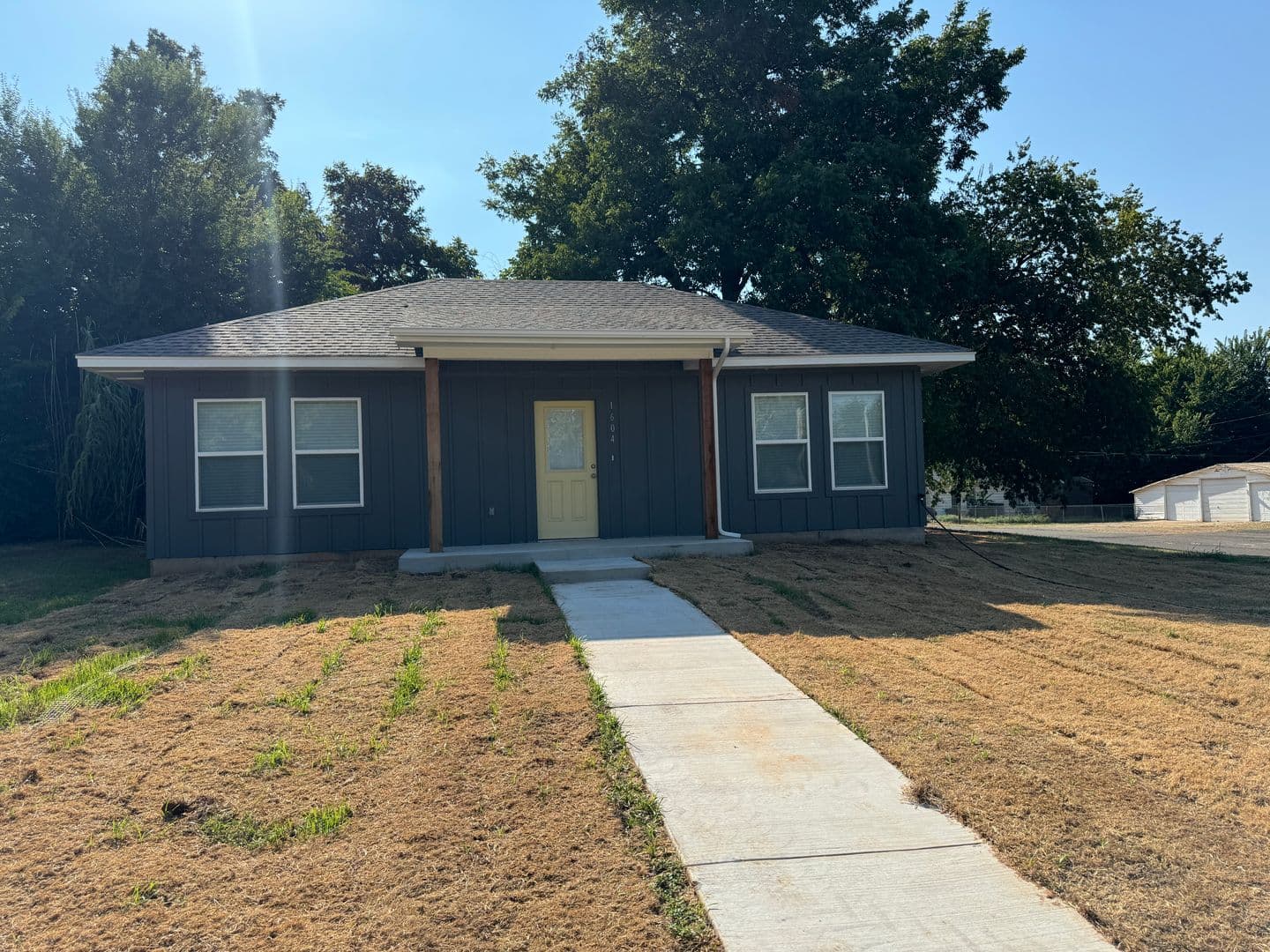 Chickasha House: 1604 S 6th St