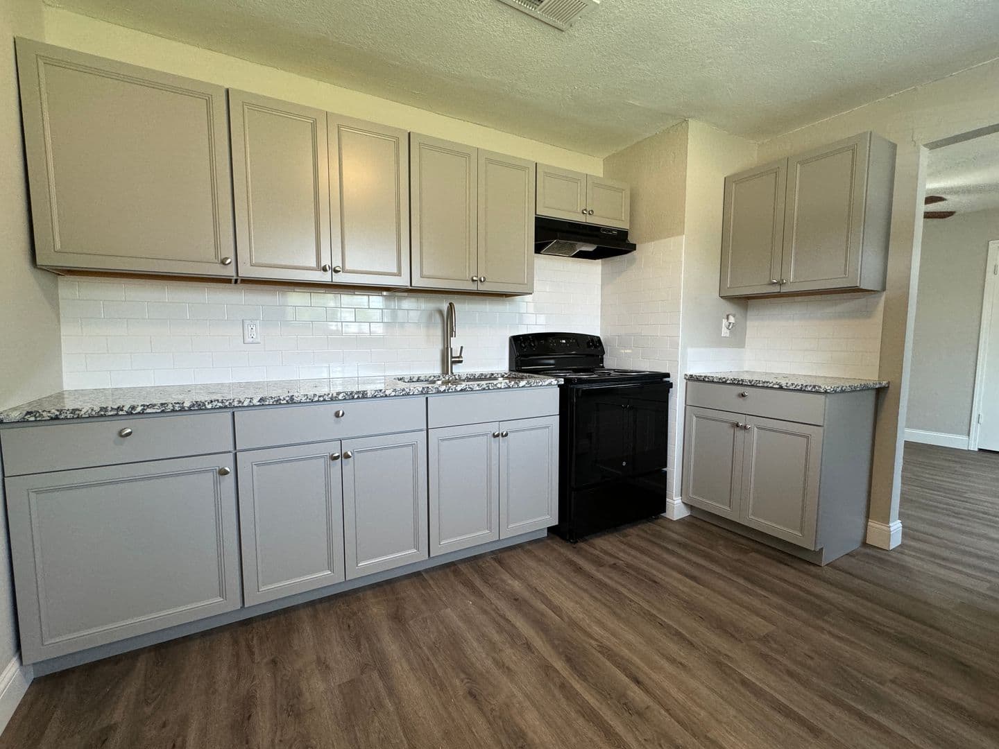 Lawton House: 1430 NW Ozmun