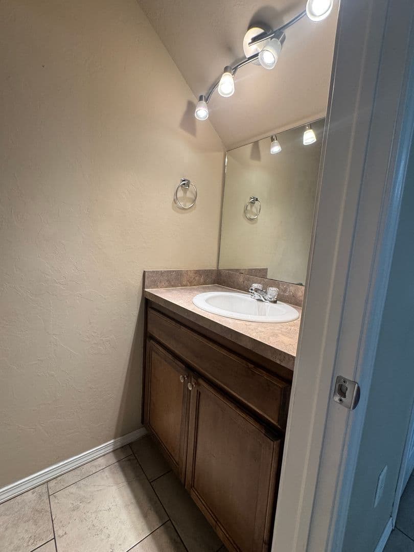 Lawton House: 1305 SW Washington