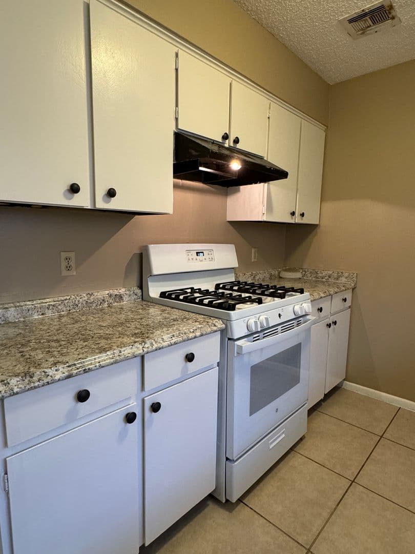Lawton Apartment: 6607 NW Denver