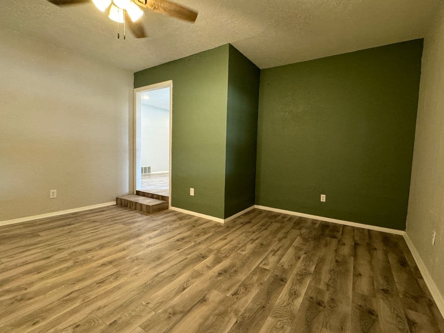 Lawton House: 711 SW Ranch Oak Blvd