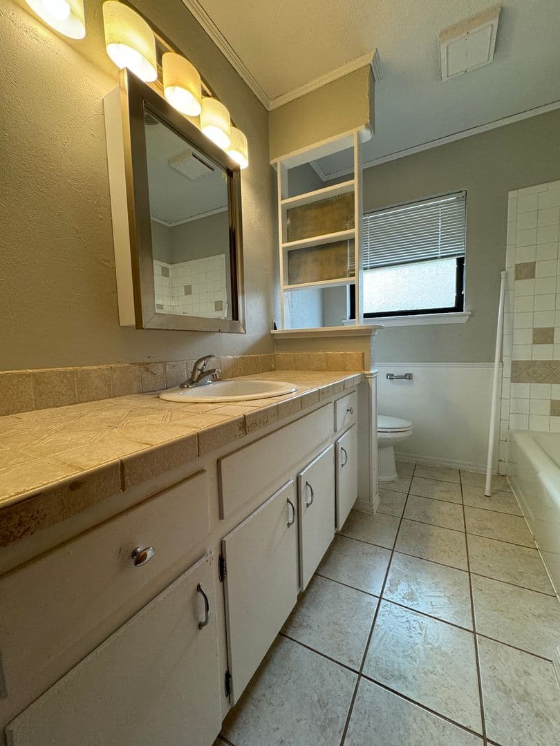 Lawton House: 5706 NW Chestnut