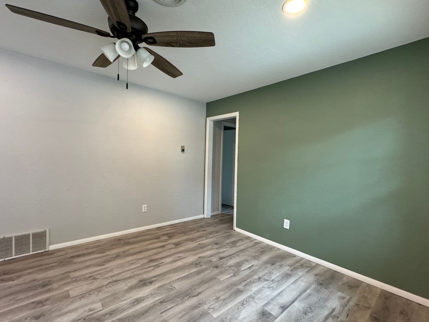 Lawton House: 711 SW Ranch Oak Blvd