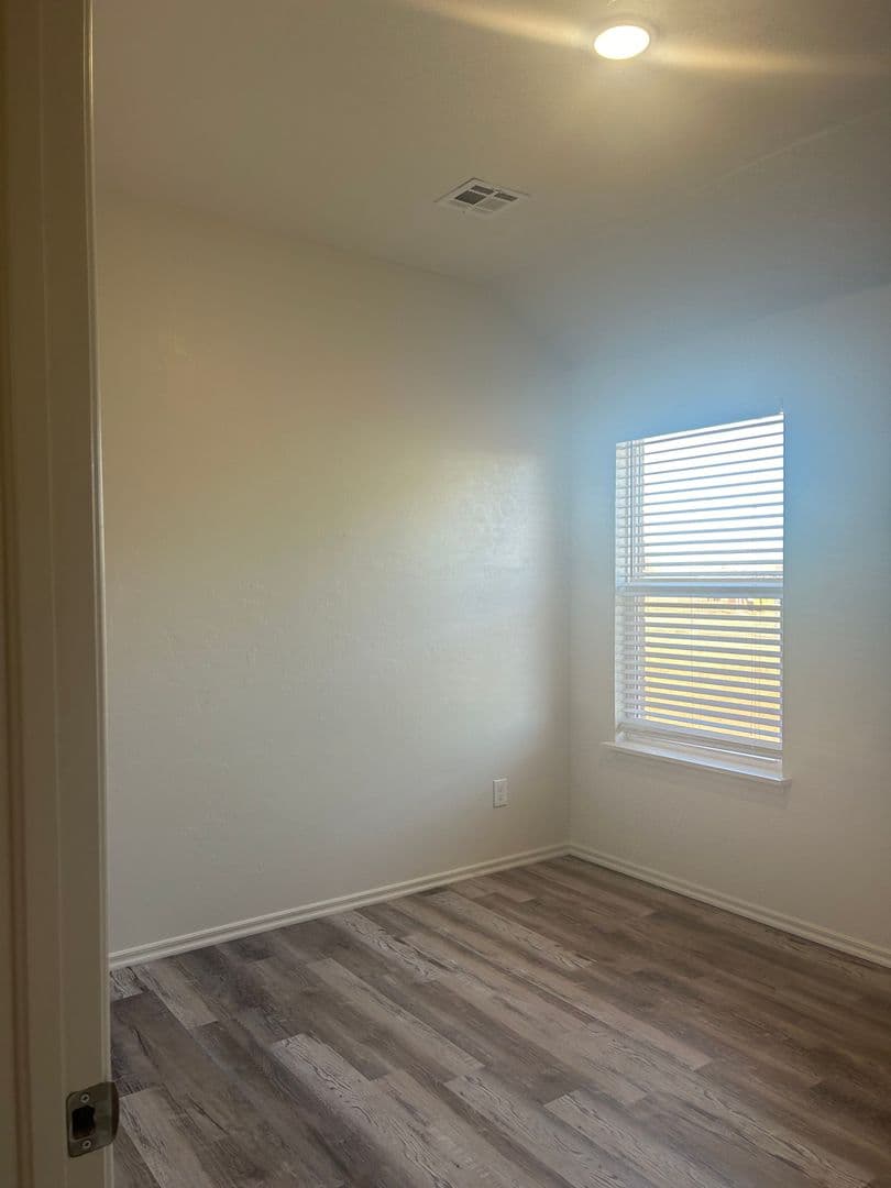 Lawton Apartment: 1211 SW Oklahoma