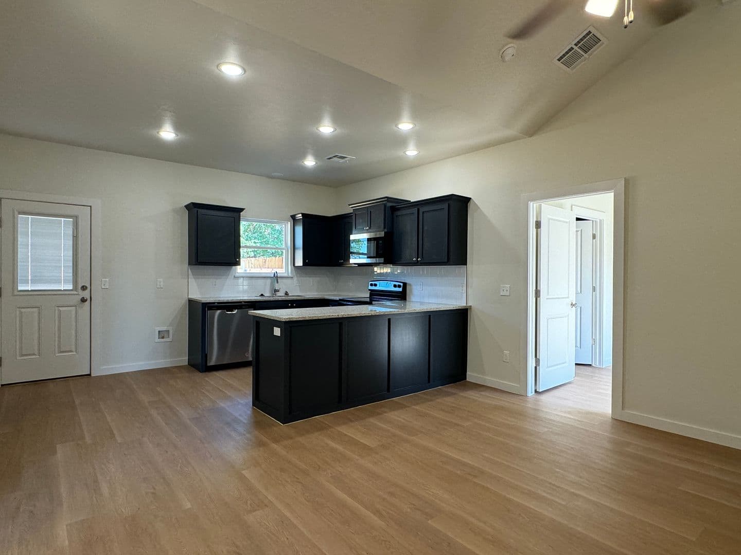 Chickasha House: 1604 S 6th St