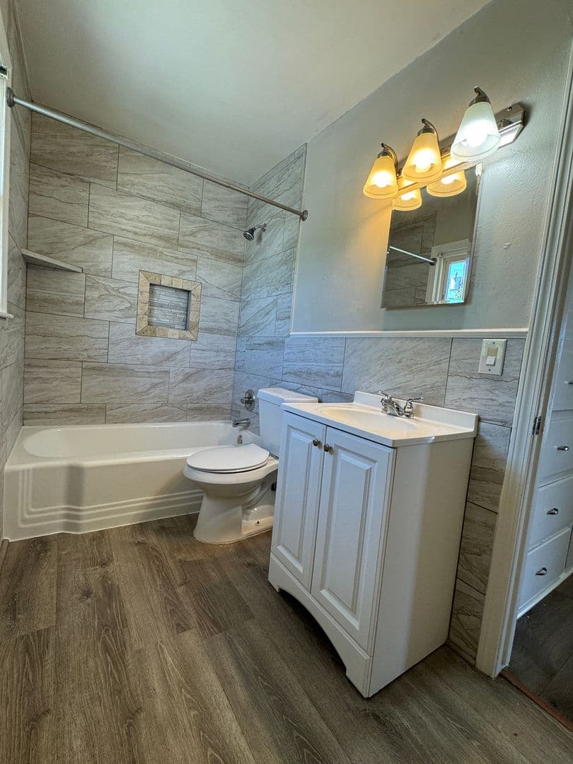 Lawton Apartment: 304 NW 16th