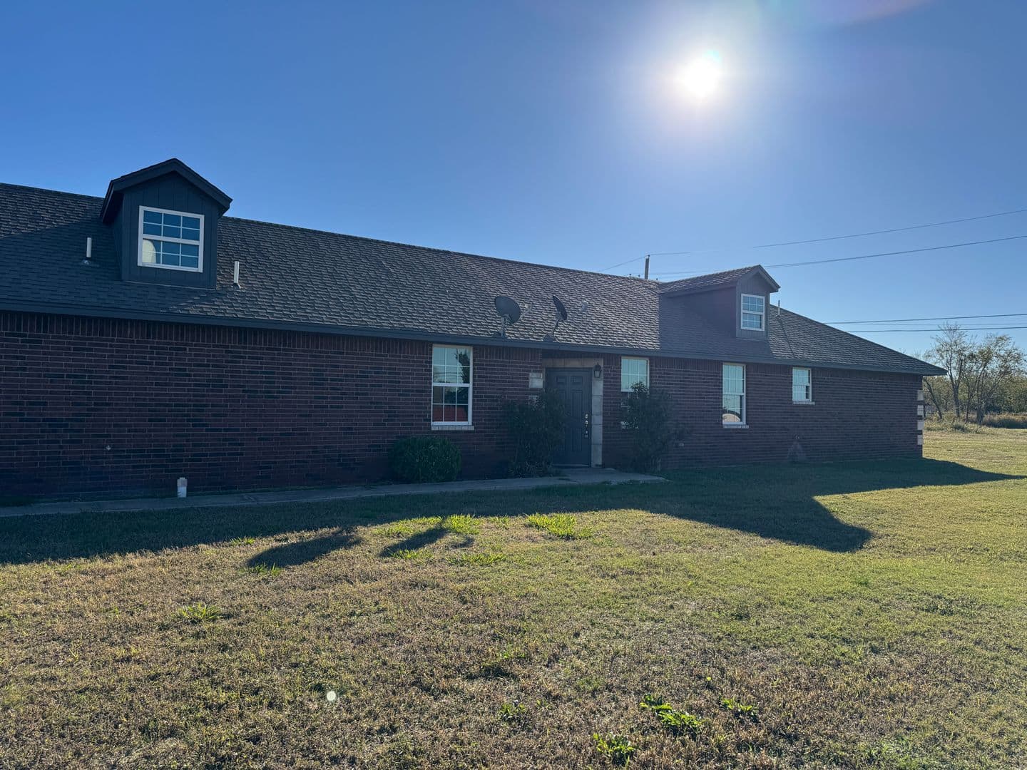 Elgin Apartment: 302 6th St