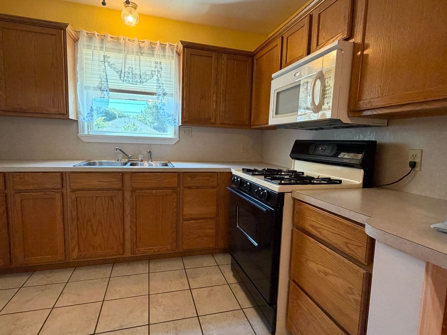 Lawton House: 1212 NW Lincoln