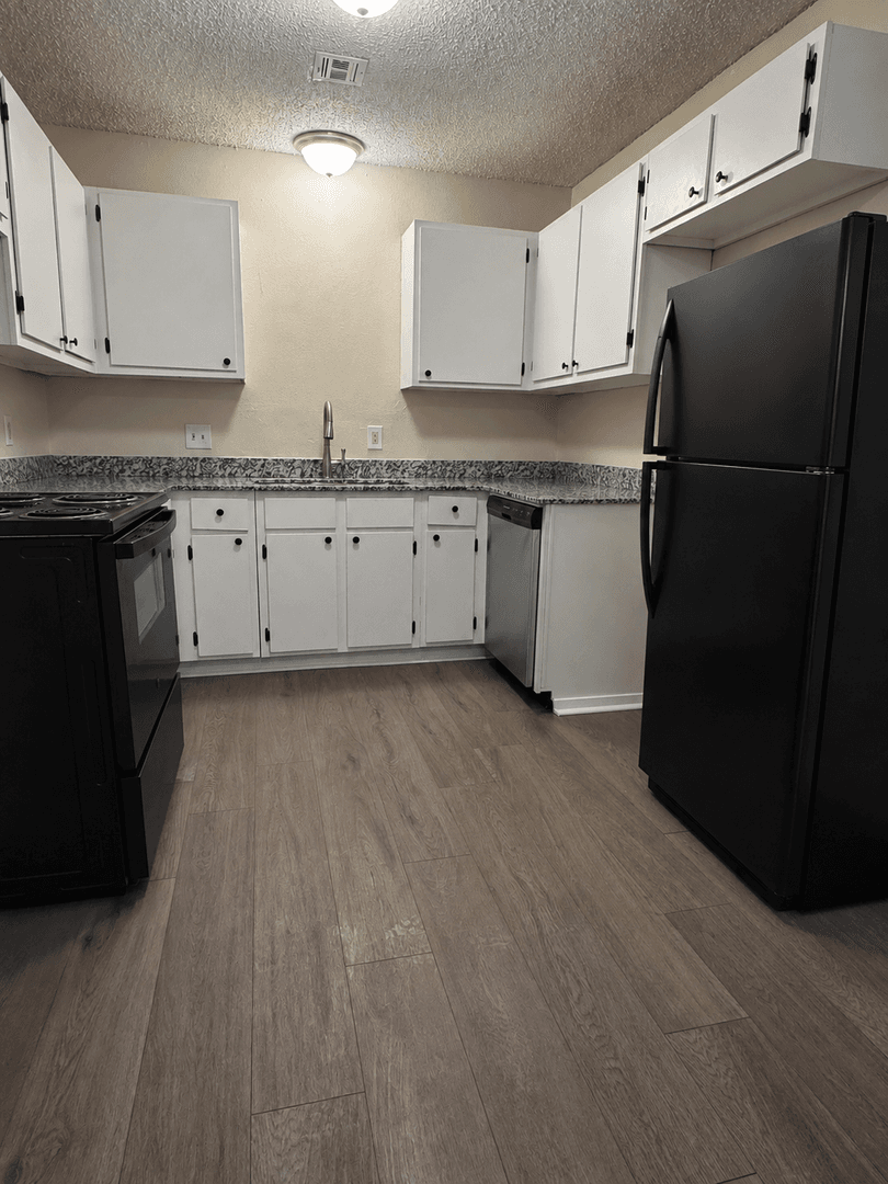 Lawton Apartment: 6709 SW Beta Ave