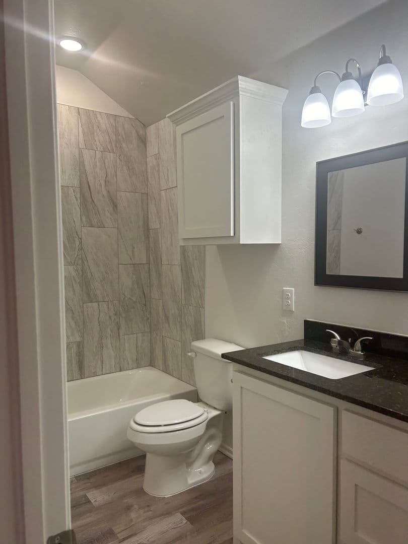 Lawton Multiplex: 1311 SW Oklahoma - Unit B