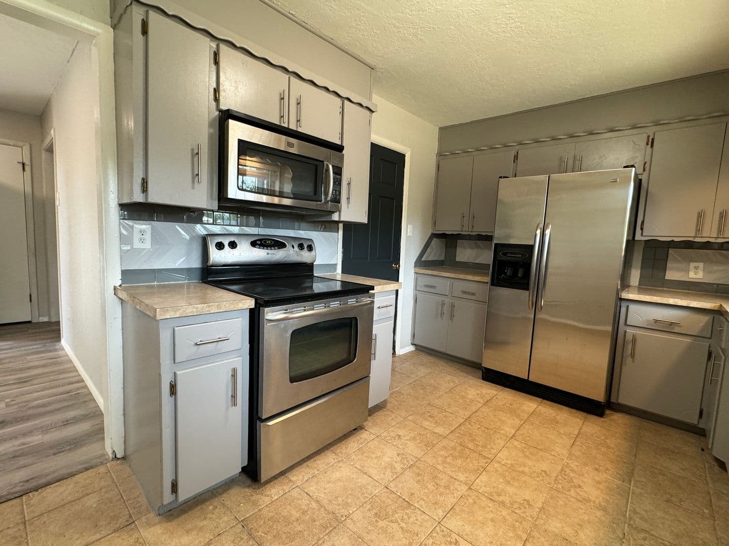 Lawton House: 711 SW Ranch Oak Blvd
